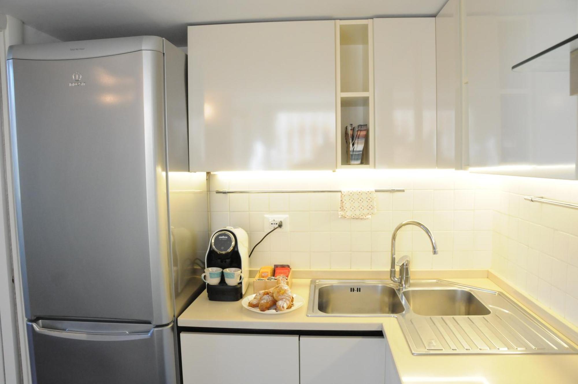 A Casa Di Lu, Al Colosseo - Guest House ローマ エクステリア 写真