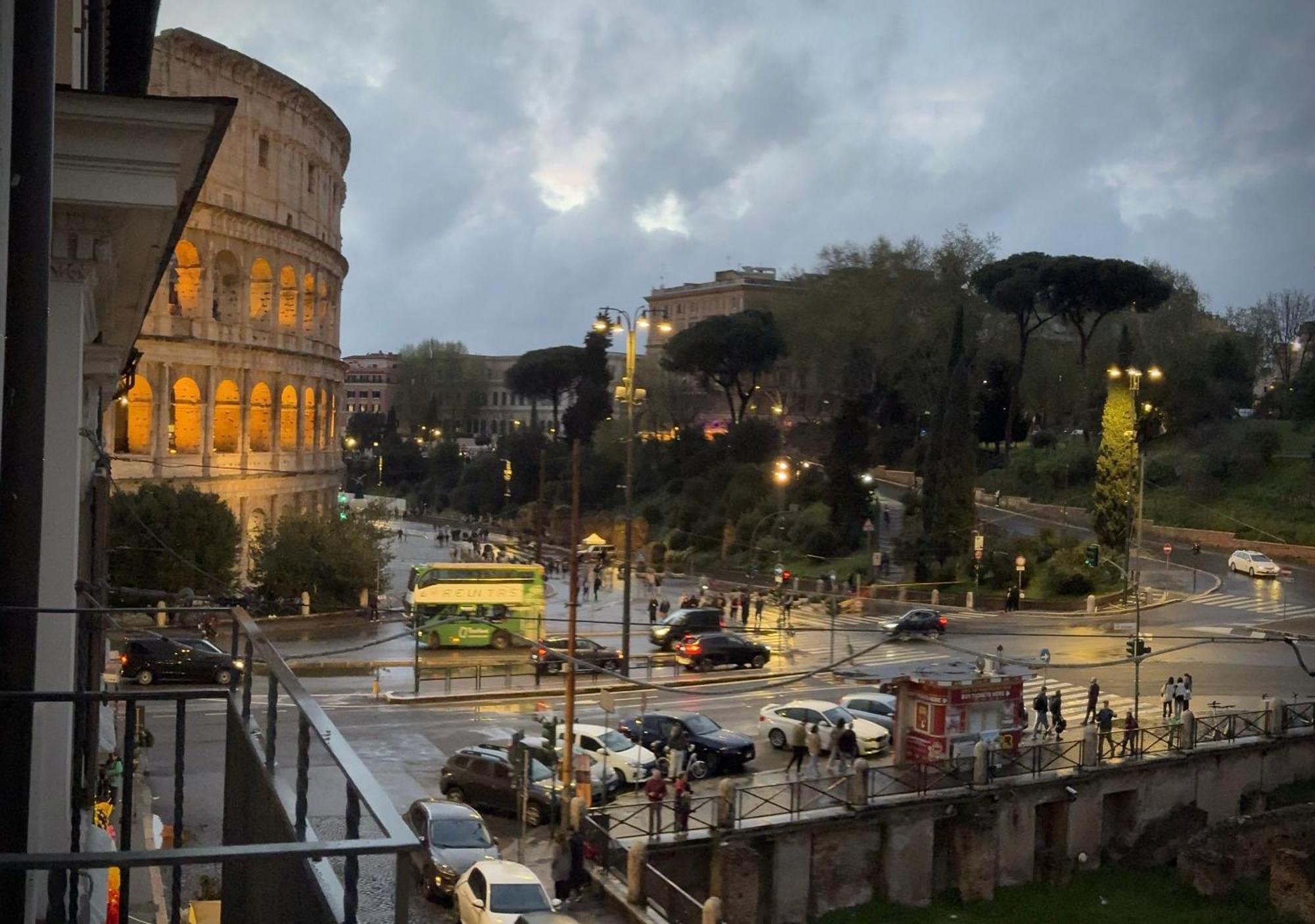 A Casa Di Lu, Al Colosseo - Guest House ローマ エクステリア 写真